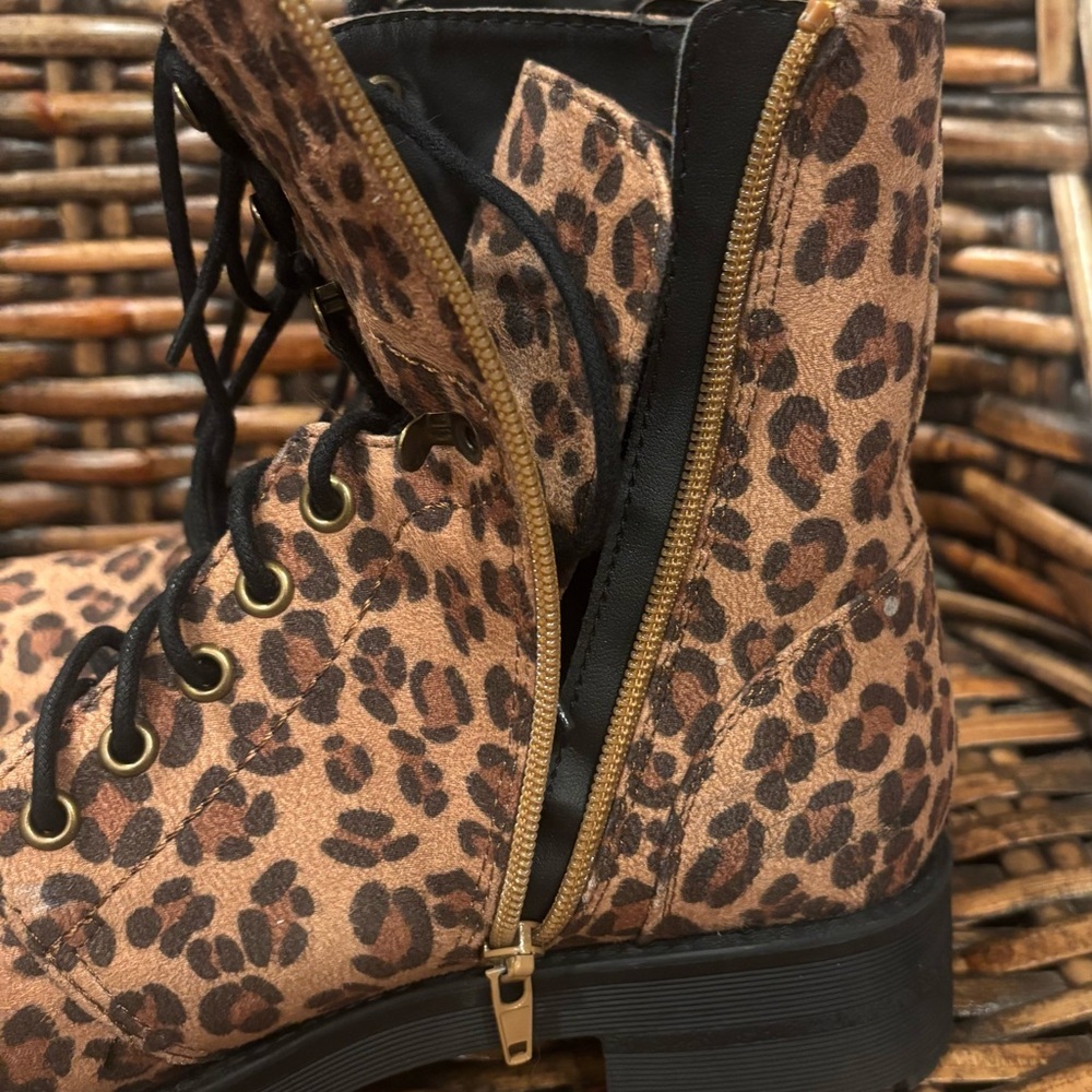 MIA Mika Leopard Print Combat Boots in size 7.5 great condition! - Picture 9 of 12